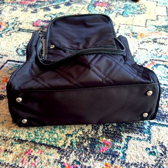 THE EDGE BEAUTY Black Quilted Women's Cosmetic Travel Bag - Picture 7 of 8